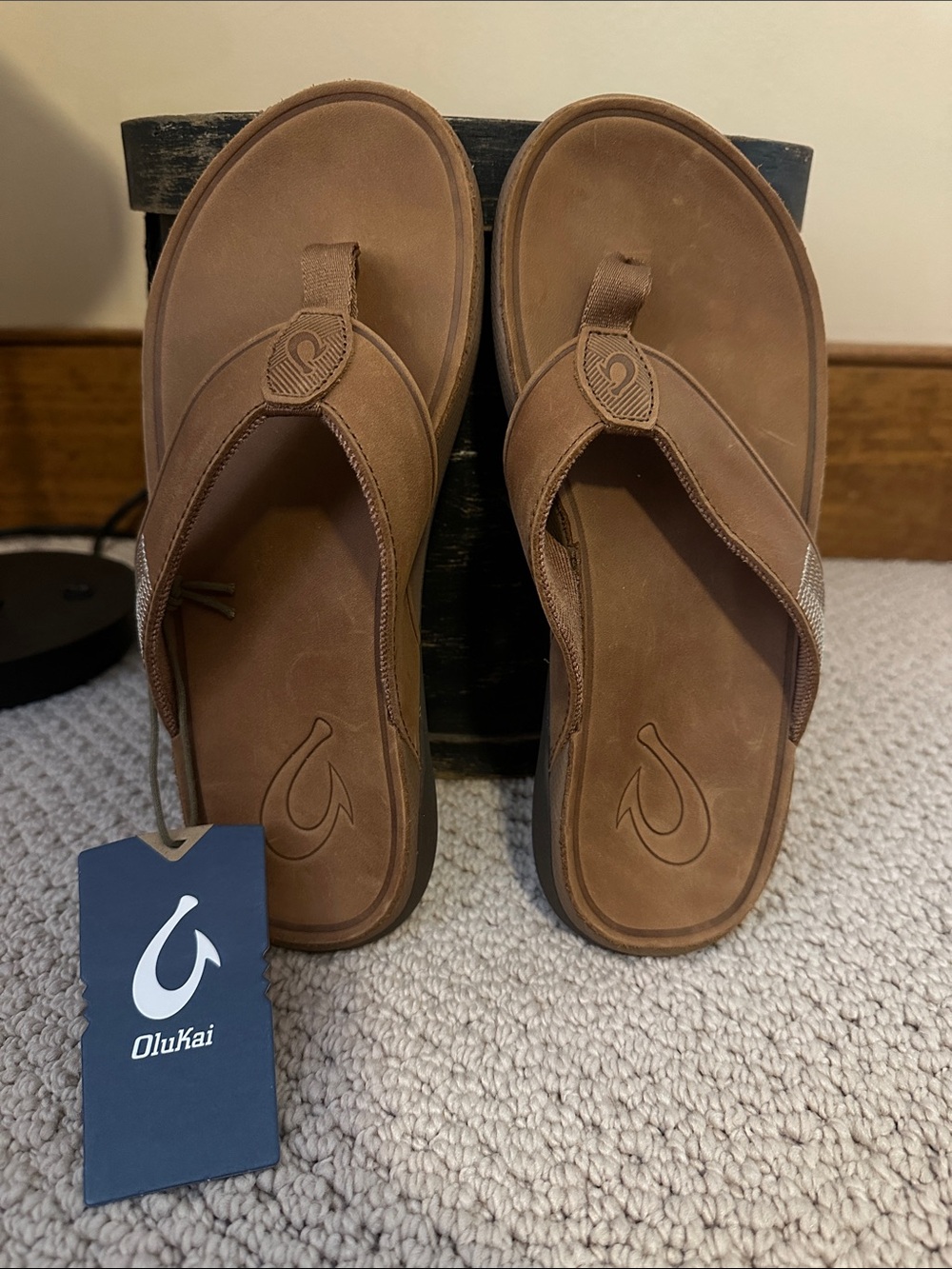 OluKai Men's Chestnut Brown Leather Flip-Flop Sandals